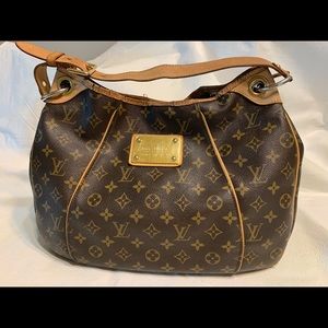 SOLD 💯 Louis Vuitton Galleria PM